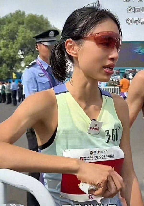 众盈易配 医院回应最快女护士被解聘或调岗